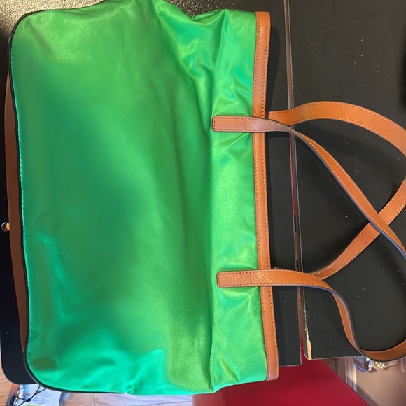 Michael Kors Kelley Green Purse. - Picture 6 of 7